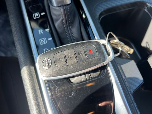 Used 2025 Nissan Sentra SV image 22