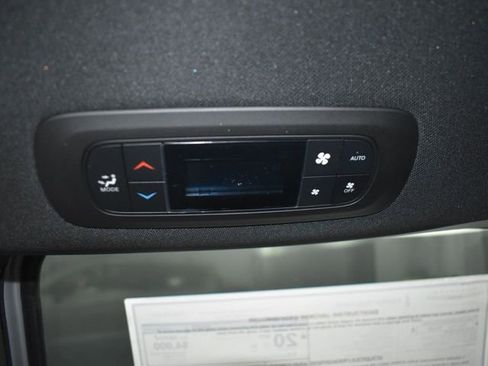 New 2026 Chrysler Pacifica Select image 32