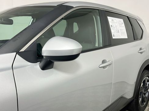 Used 2025 Nissan Rogue SV FWD image 13