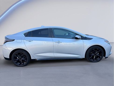 Used 2017 Chevrolet Volt Premier w/ Driver Confidence II Package FWD image 7
