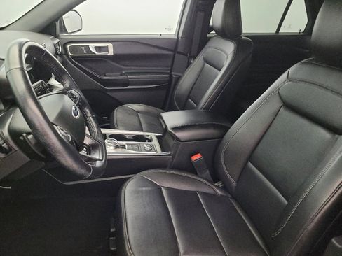 Used 2020 Ford Explorer XLT w/ Equipment Group 202A AWD/4WD image 17