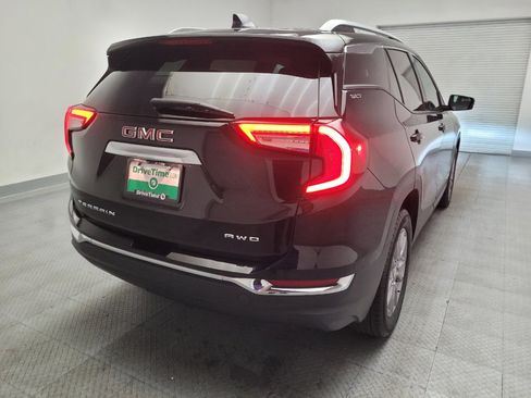 Used 2024 GMC Terrain SLT AWD/4WD image 7