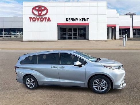 Used 2021 Toyota Sienna Limited FWD image 1