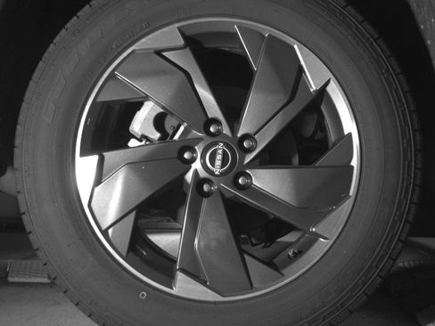 Used 2025 Nissan Rogue SV image 15