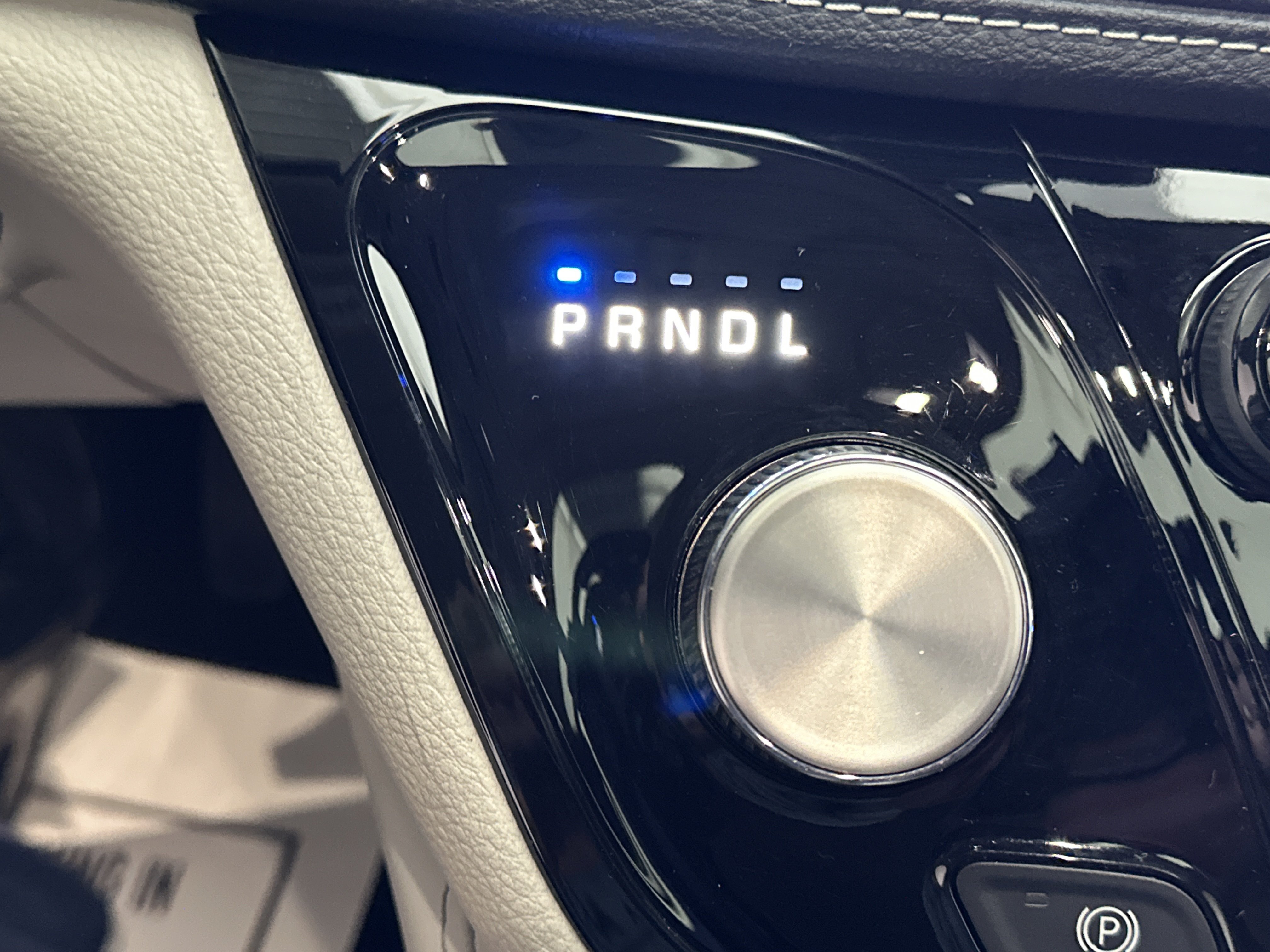 Used 2023 Chrysler Pacifica Limited FWD image 39