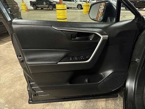 Certified 2023 Toyota RAV4 LE image 28