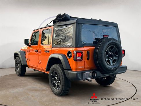 Used 2025 Jeep Wrangler Sport image 5
