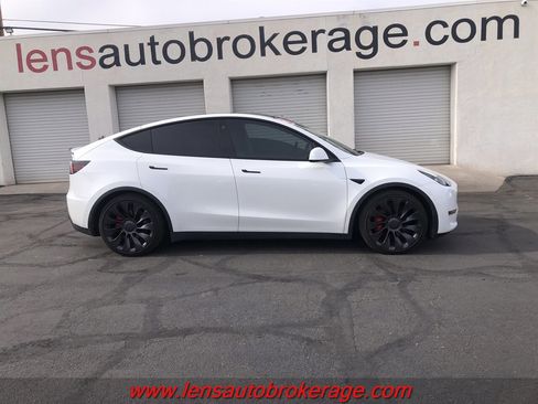 Used 2021 Tesla Model Y Performance AWD/4WD image 1
