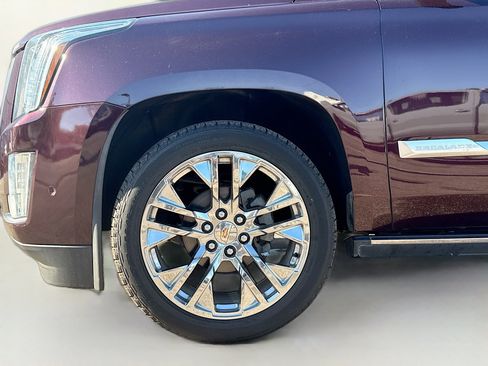 Used 2017 Cadillac Escalade Premium Luxury image 43