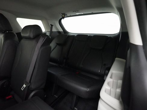 Certified 2024 Kia Carnival LX image 16