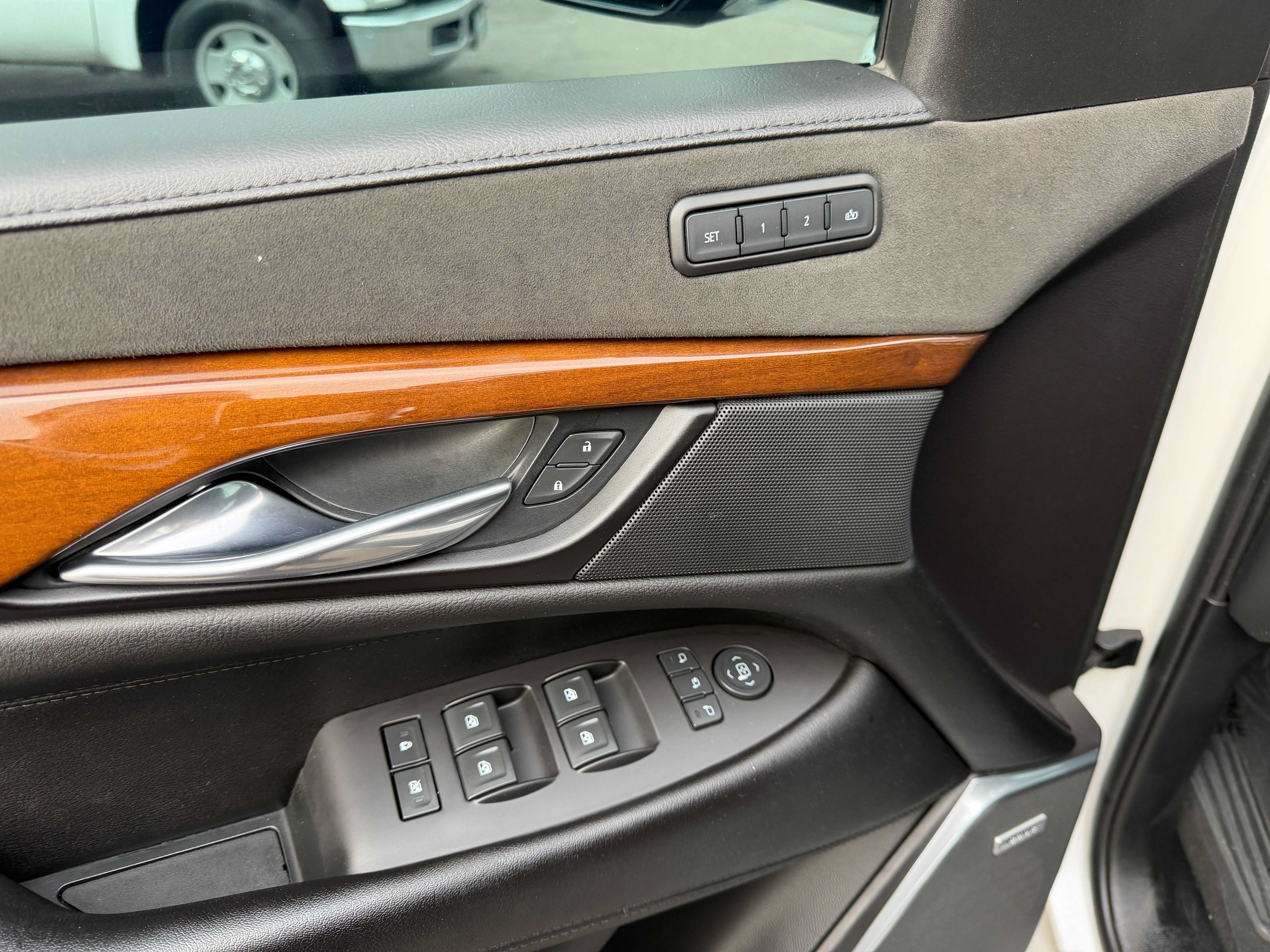 Used 2020 Cadillac Escalade Luxury RWD image 25