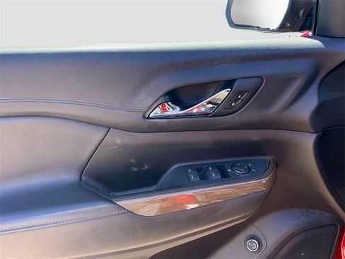 Used 2023 GMC Acadia SLE w/ Driver Convenience Package image 9