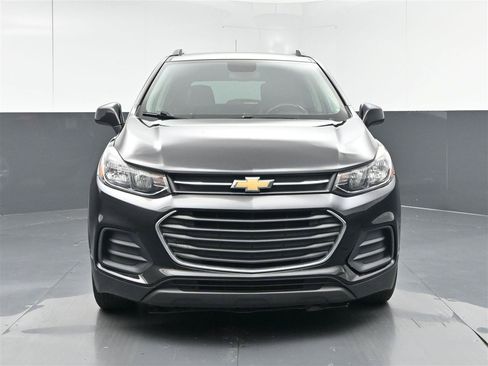 Used 2021 Chevrolet Trax LT w/ Driver Confidence Package FWD image 2