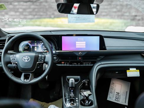 New 2025 Toyota Crown Signia XLE image 12