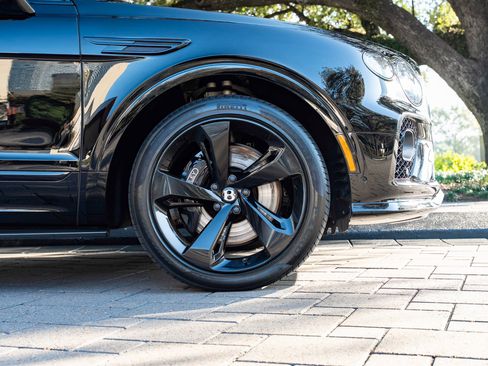 Used 2023 Bentley Bentayga Extended Wheelbase image 6