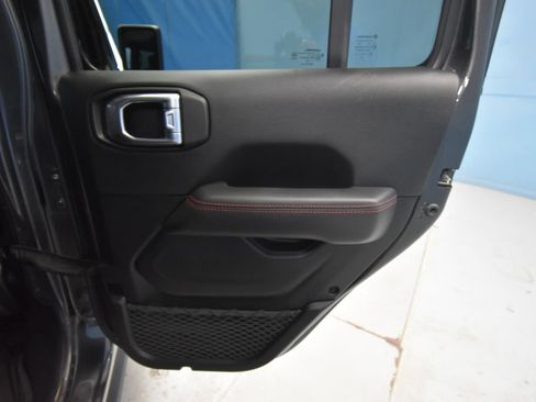 Used 2021 Jeep Gladiator Rubicon AWD/4WD image 25