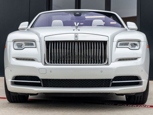 Used 2018 Rolls-Royce Dawn RWD image 7