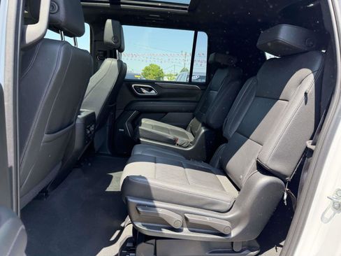 Used 2023 Chevrolet Suburban LT w/ Luxury Package AWD/4WD image 16