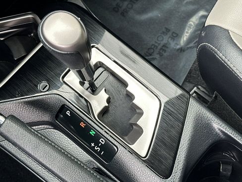 Certified 2018 Toyota RAV4 Limited image 21