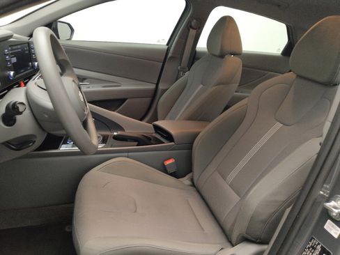Used 2024 Hyundai Elantra SE image 17