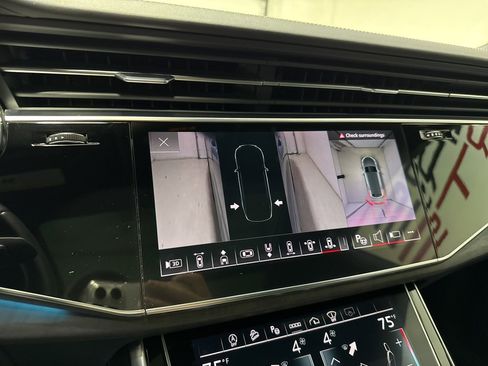 Used 2023 Audi Q8 Prestige w/ Prestige Package image 34