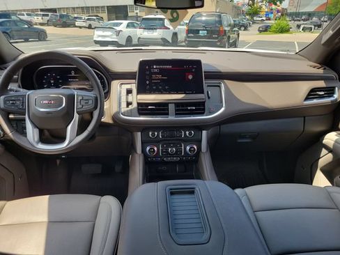 Used 2023 GMC Yukon SLT w/ SLT Premium Package AWD/4WD image 7