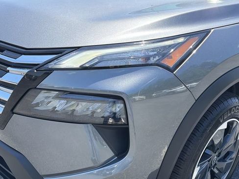 Used 2025 Nissan Rogue SV FWD image 6