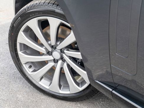 New 2025 Land Rover Range Rover SE image 9