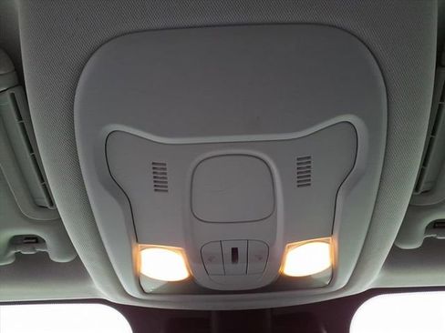 Used 2018 Jeep Renegade Altitude image 23