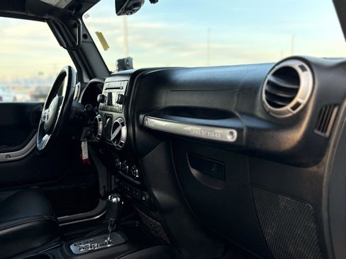 Used 2016 Jeep Wrangler Unlimited Rubicon image 19