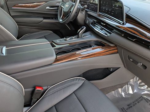 Certified 2024 Cadillac Escalade Premium Luxury w/ Performance Package image 23