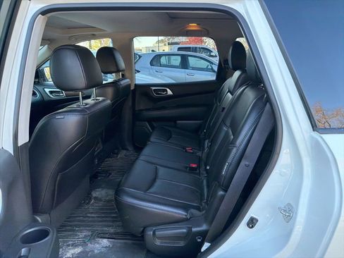 Used 2018 Nissan Pathfinder Platinum image 9
