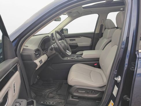 Used 2025 Honda Pilot Touring image 19