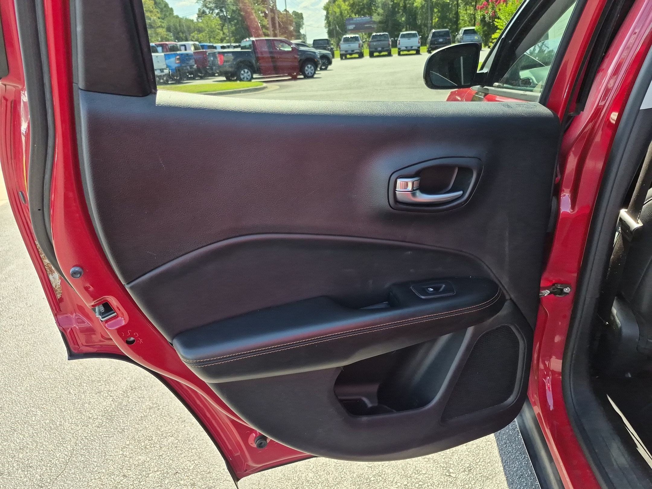 Used 2018 Jeep Compass Limited w/ Navigation Group AWD/4WD image 16