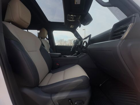 Used 2025 Lexus GX 550 AWD/4WD image 26