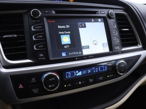 Used 2016 Toyota Highlander Limited AWD/4WD image 6