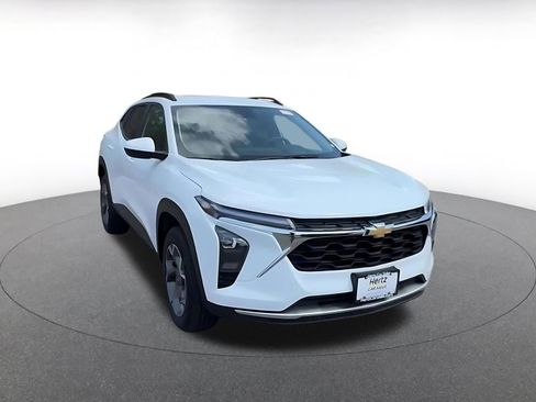 Used 2025 Chevrolet Trax LT image 3