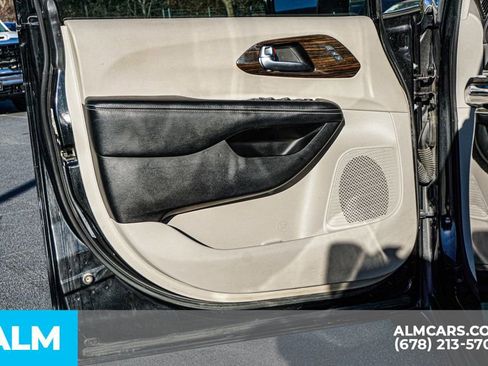 Used 2023 Chrysler Pacifica Limited image 53