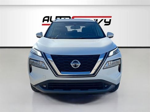 Used 2021 Nissan Rogue SL image 2