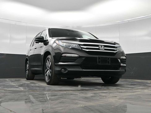 Used 2017 Honda Pilot Touring image 30