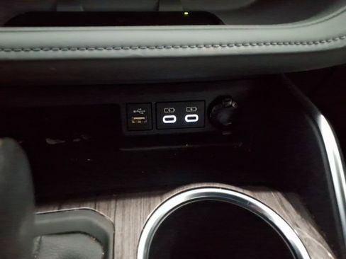 Used 2023 Toyota Highlander Platinum AWD/4WD image 30