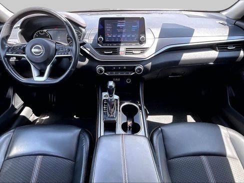 Used 2024 Nissan Altima 2.5 SR FWD image 15