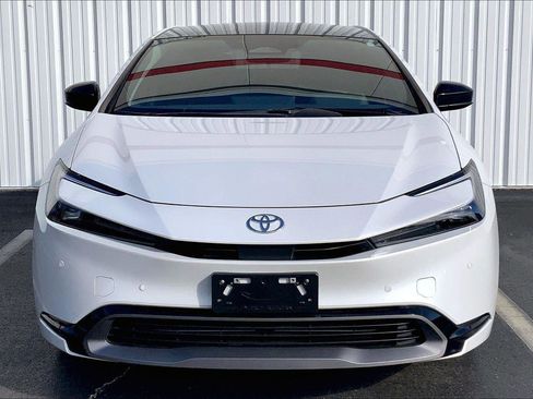 Used 2024 Toyota Prius XLE image 3