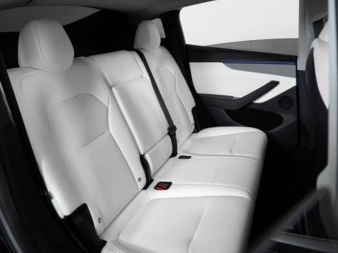 Used 2026 Tesla Model Y AWD image 24