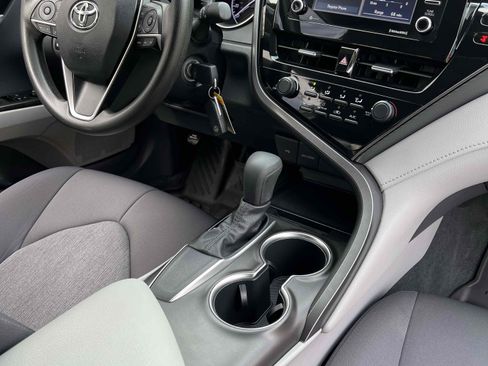 Used 2021 Toyota Camry LE image 33