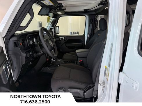 Used 2025 Jeep Gladiator Mojave w/ Safety Group AWD/4WD image 11