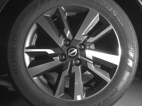 Used 2025 Nissan Versa SV image 14