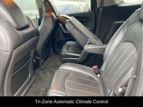 Used 2010 GMC Acadia SLT w/ Technology Package image 11