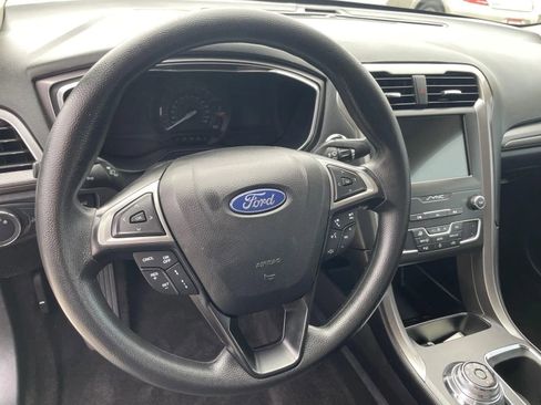 Used 2020 Ford Fusion SE FWD image 10
