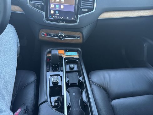 Used 2023 Volvo XC90 B6 Plus image 35